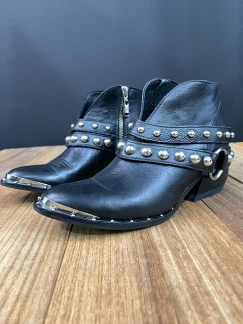 Bota Corta  RAPSODIA  Color Negro Talle 5