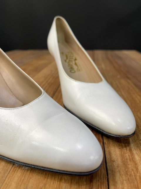 Zapatos  FERRAGAMO  Blanco Talle 37,5