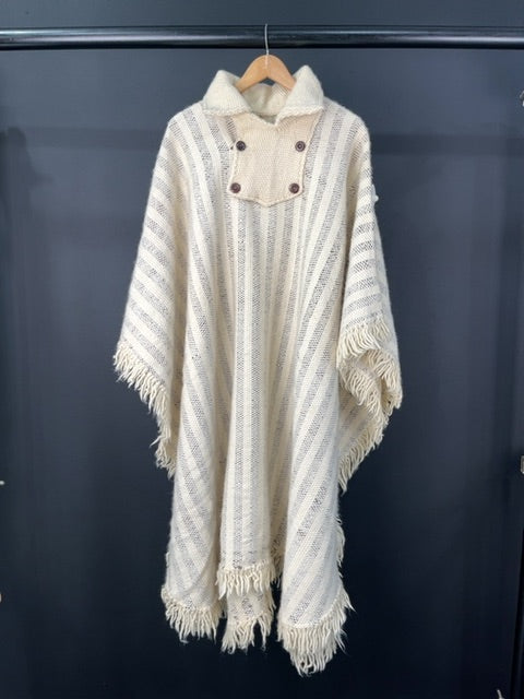 Poncho  SIN MARCA  Beige Talle 2