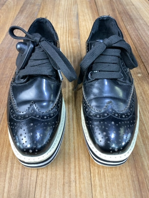 Zapatos Otros  PRADA  Negro Talle 37