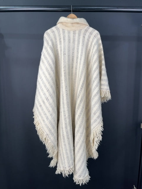 Poncho  SIN MARCA  Beige Talle 2