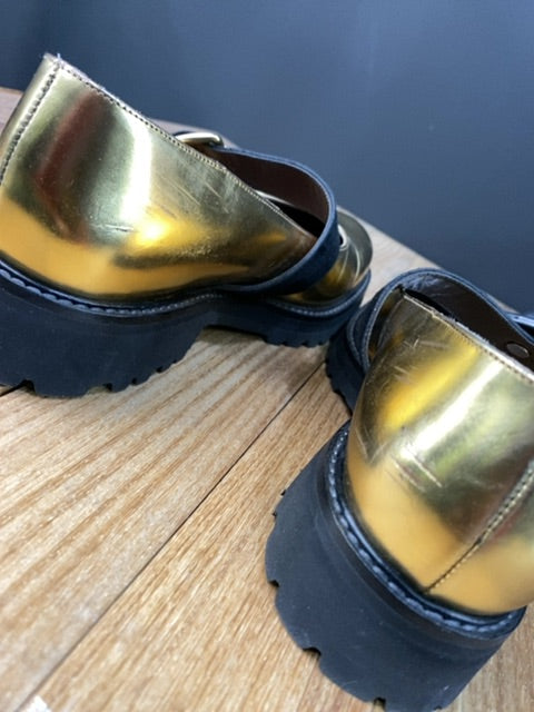 Zapatos  MARNI  Dorado Talle 40