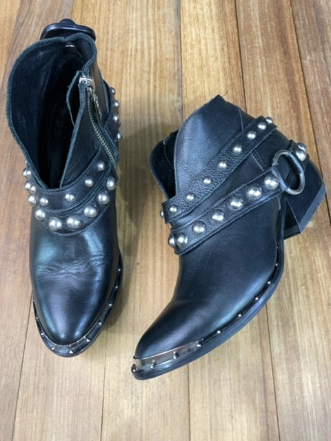 Bota Corta  RAPSODIA  Color Negro Talle 5