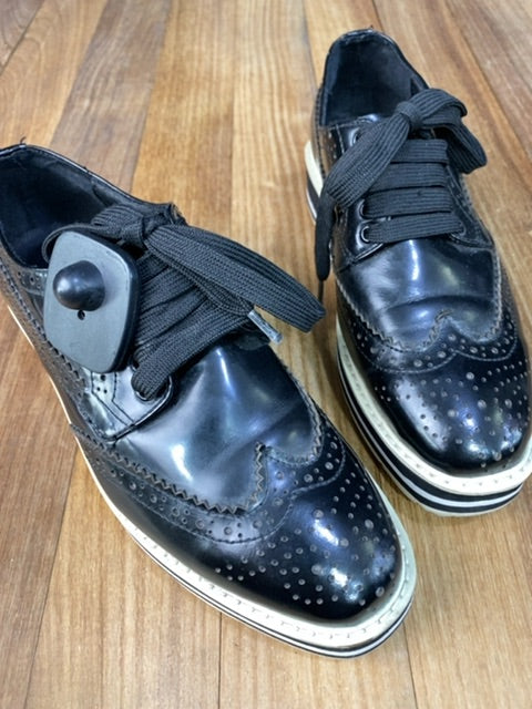 Zapatos Otros  PRADA  Negro Talle 37