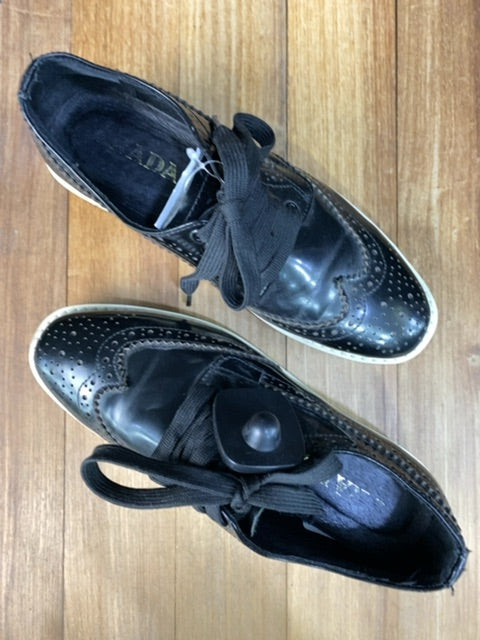 Zapatos Otros  PRADA  Negro Talle 37